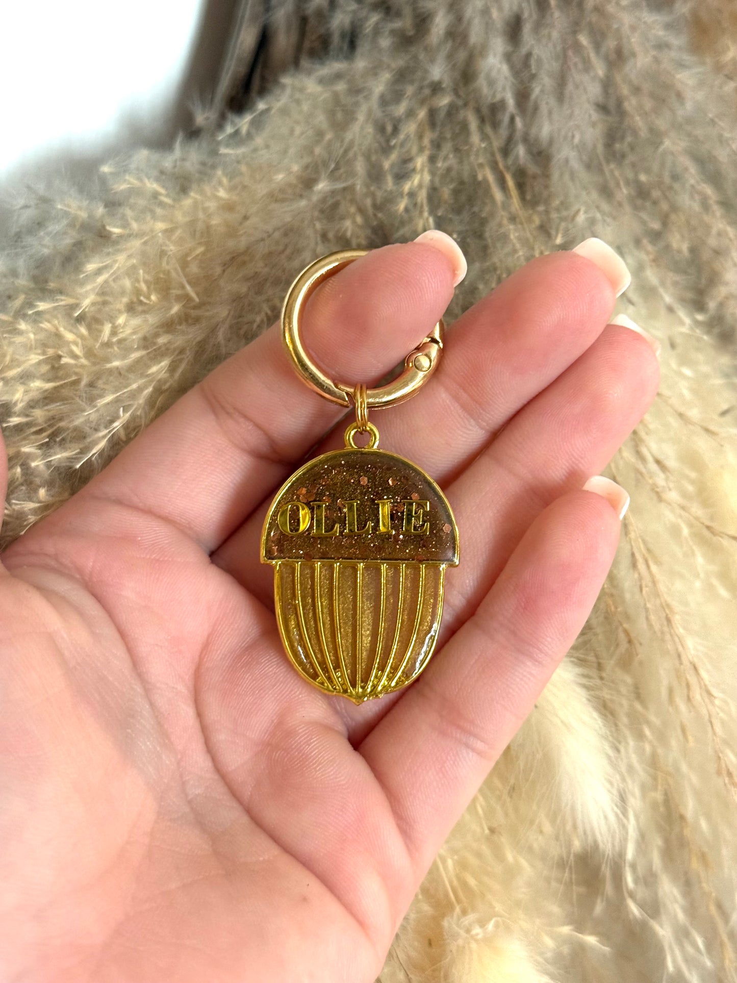 Autumn acorn tag
